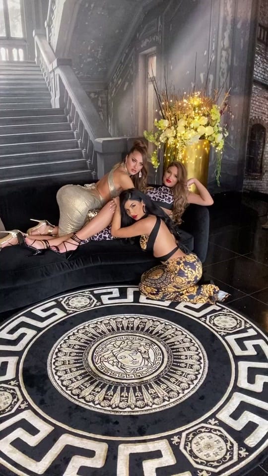 Post 10 by Fashion Style Glamour Outfits on TikTok (video)