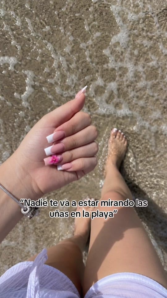 Post 6 by Lucia on TikTok (video)