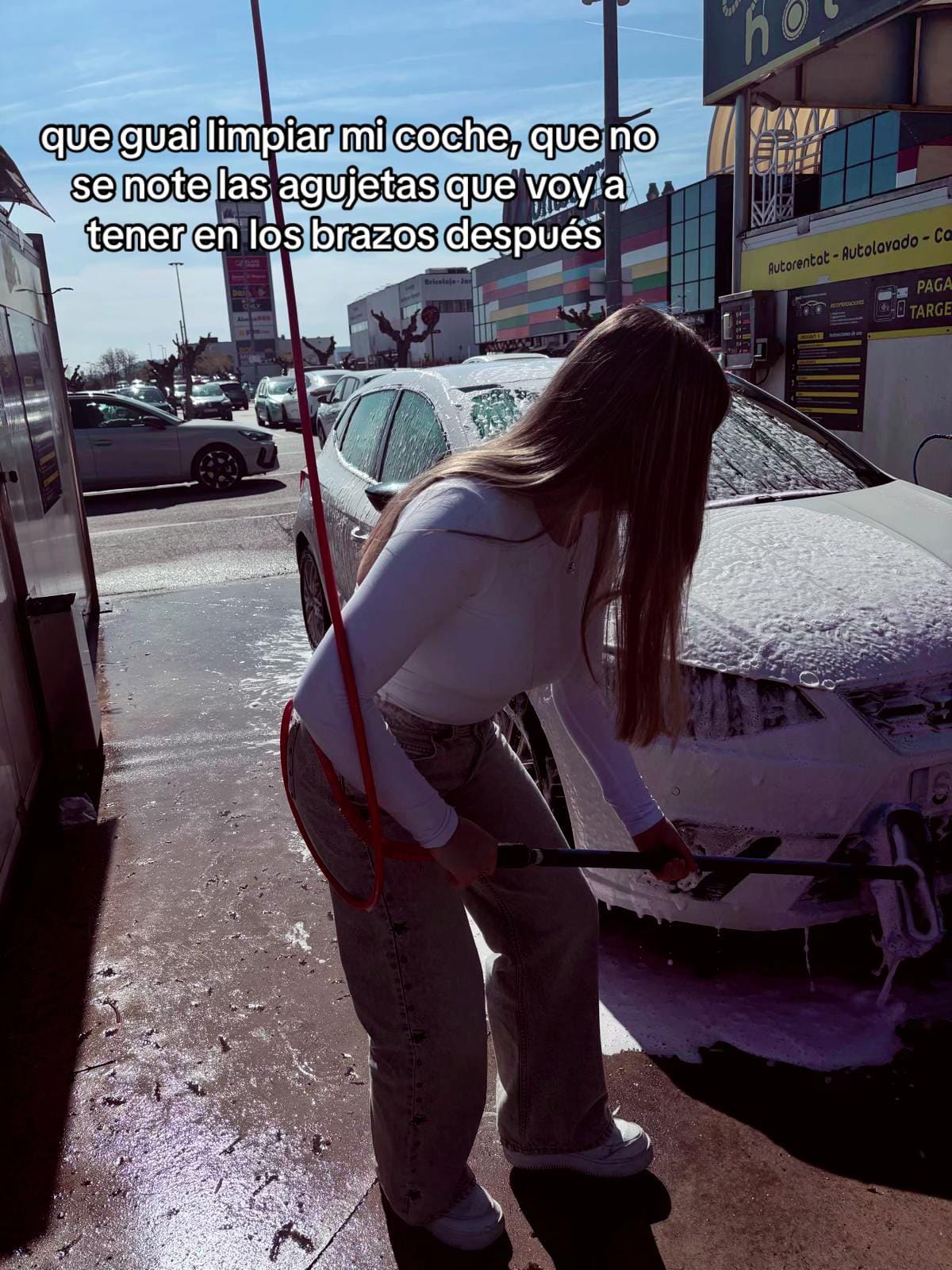 Post 2 by Lucia on TikTok (video)