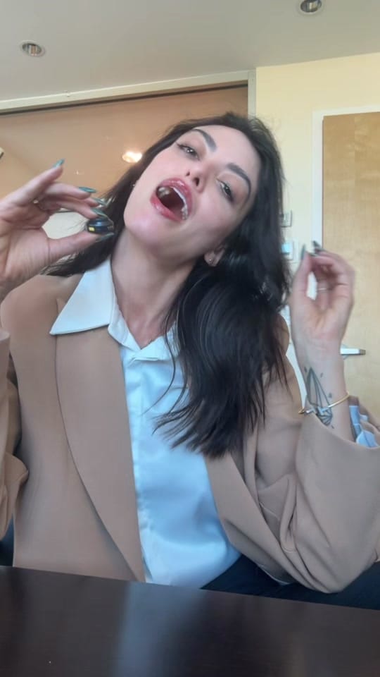 Post 7 by Dra. Nathalia Bettio on TikTok (video)