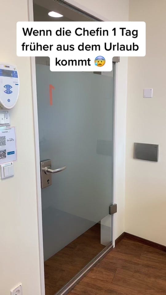 Post 8 by Zahnarztpraxis Kelmendi on TikTok (video)