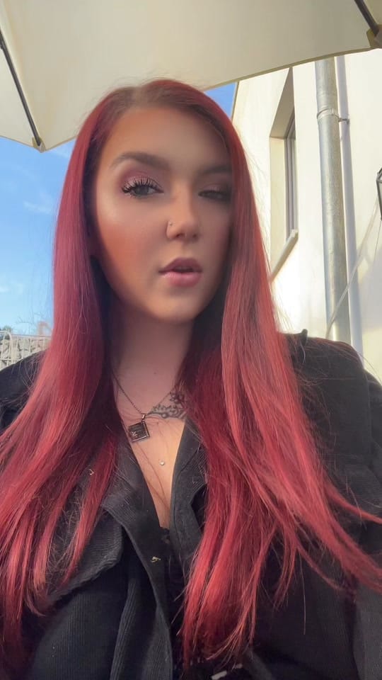 Post 3 by Laura on TikTok (video)