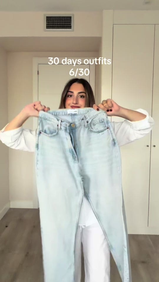 Post 9 by Lucia Blas on TikTok (video)