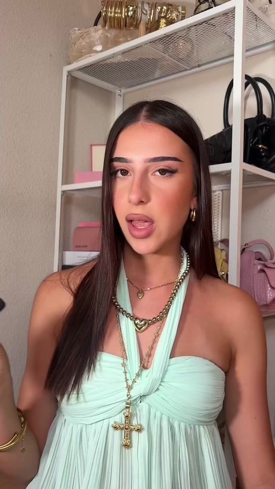 Post 4 by Lara negrin on TikTok (video)