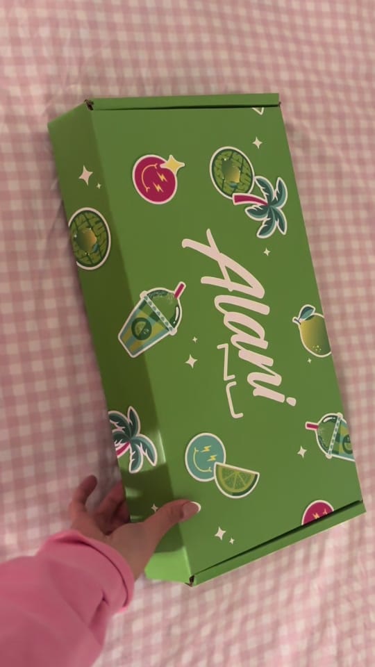 Post 2 by PENELOPE on TikTok (video)