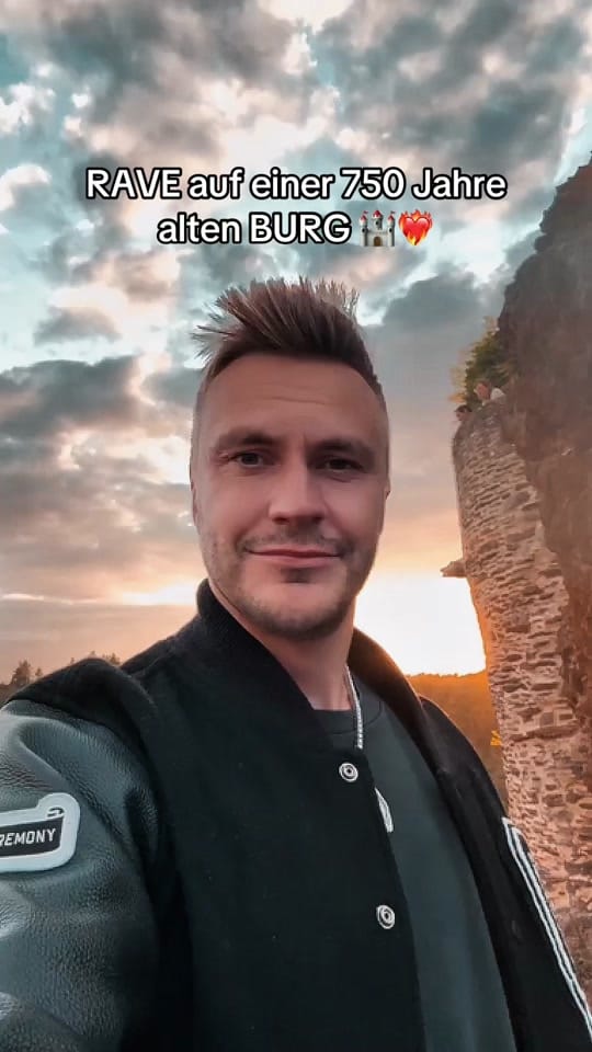 Post 1 by Toby DEE on TikTok (video)