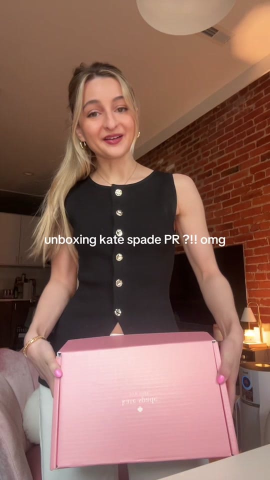 Post 1 by helenasthesia on TikTok (video)