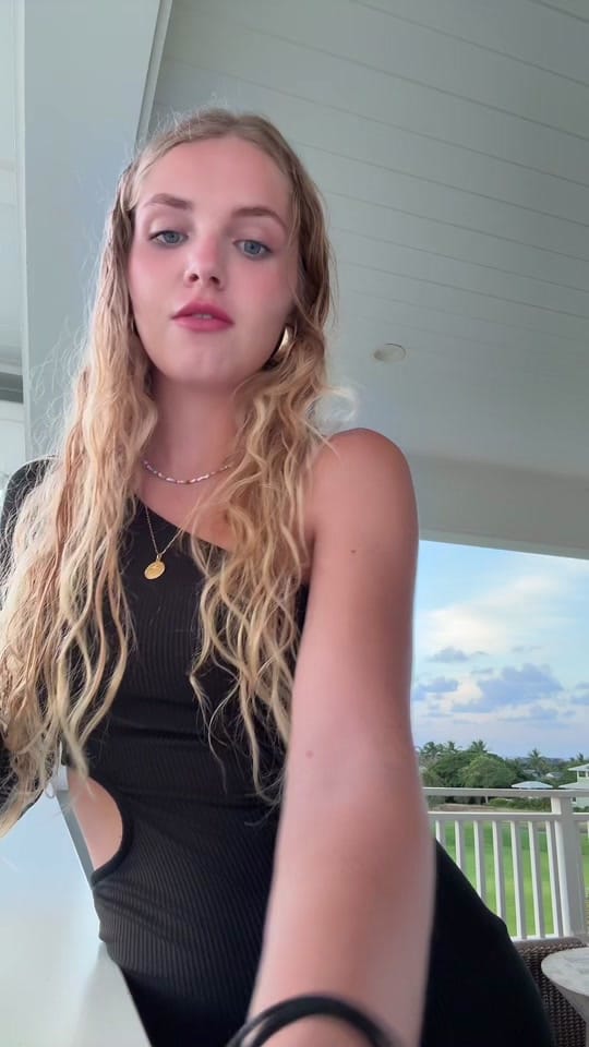 Post 9 by Laurita :) on TikTok (video)