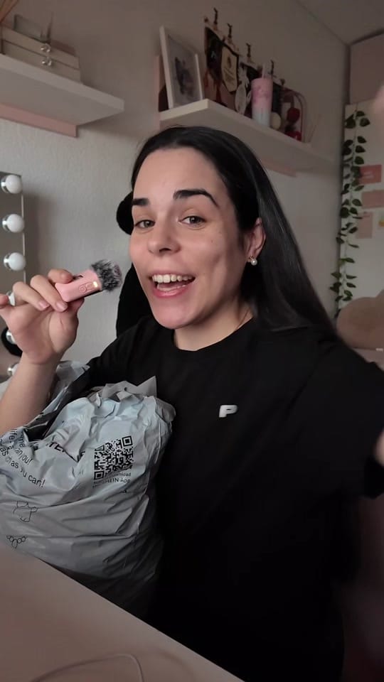 Post 7 by Lorena Day on TikTok (video)