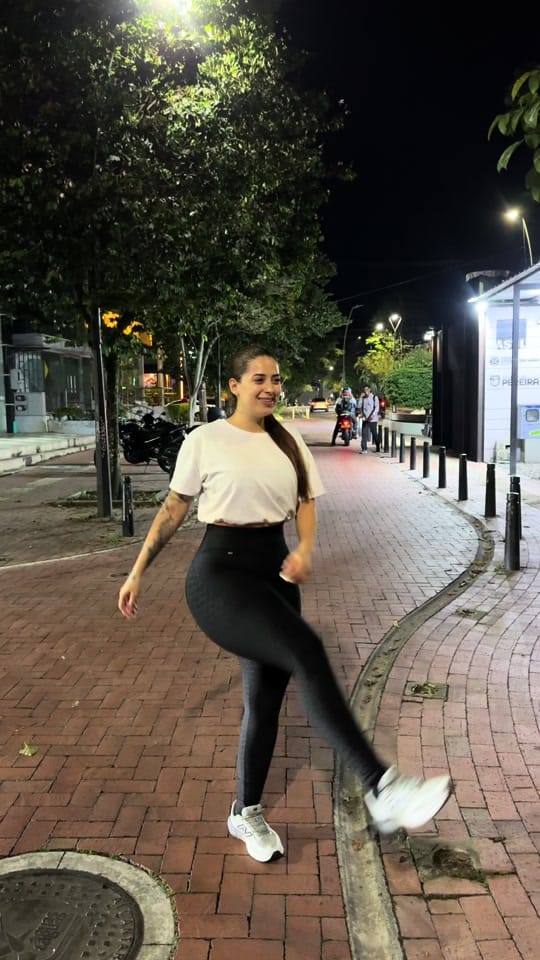 Post 2 by Camila Duque on TikTok (video)