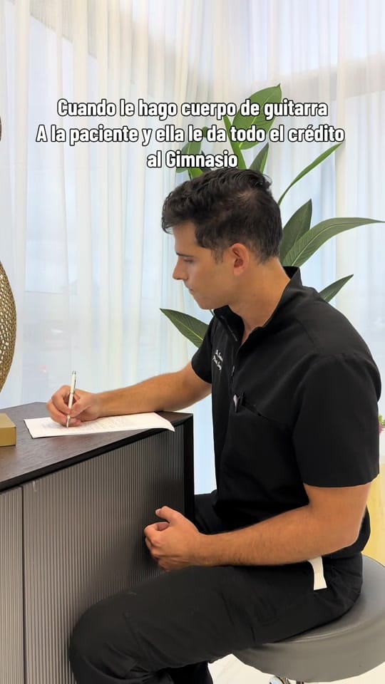 Post 2 by XiluetPlasticSurgery on TikTok (video)