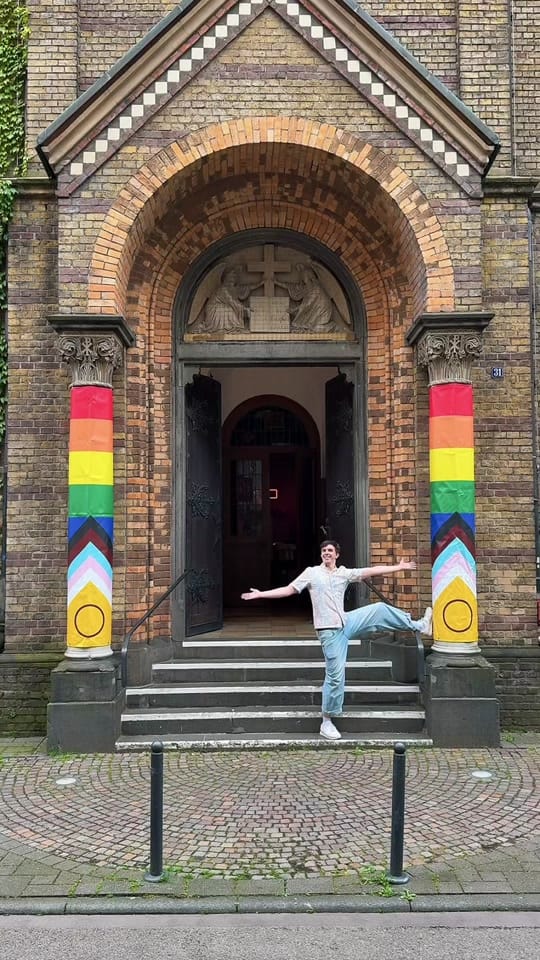 Post 3 by Amen aber Sexy on TikTok (video)