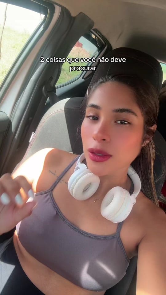 Post 6 by Vitoria Píres on TikTok (video)