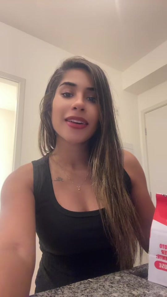 Post 2 by Vitoria Píres on TikTok (video)