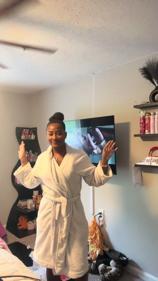 Post 2 by Ariel💋 on TikTok (video)