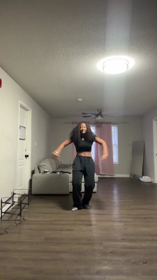 Post 8 by Ariel💋 on TikTok (video)