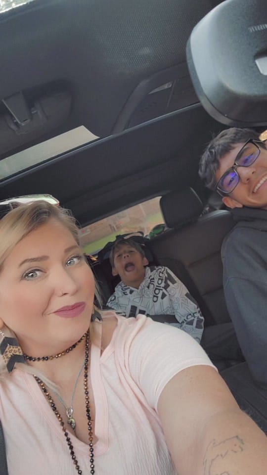 Post 3 by Laura Lee on TikTok (video)