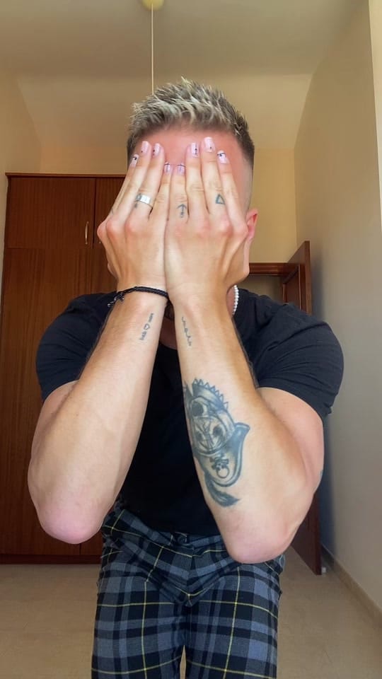 Post 1 by Kevin León on TikTok (video)