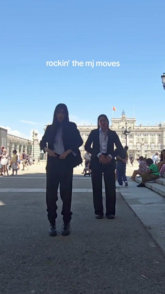 Post 1 by NEOLIGHT on TikTok (video)