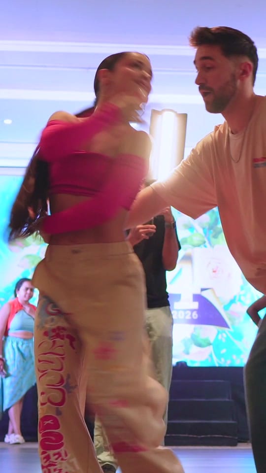 Post 6 by Anita y Varea Bachata on TikTok (video)