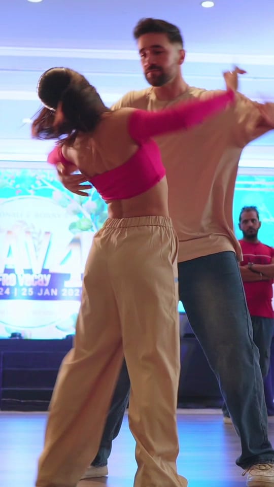 Post 3 by Anita y Varea Bachata on TikTok (video)