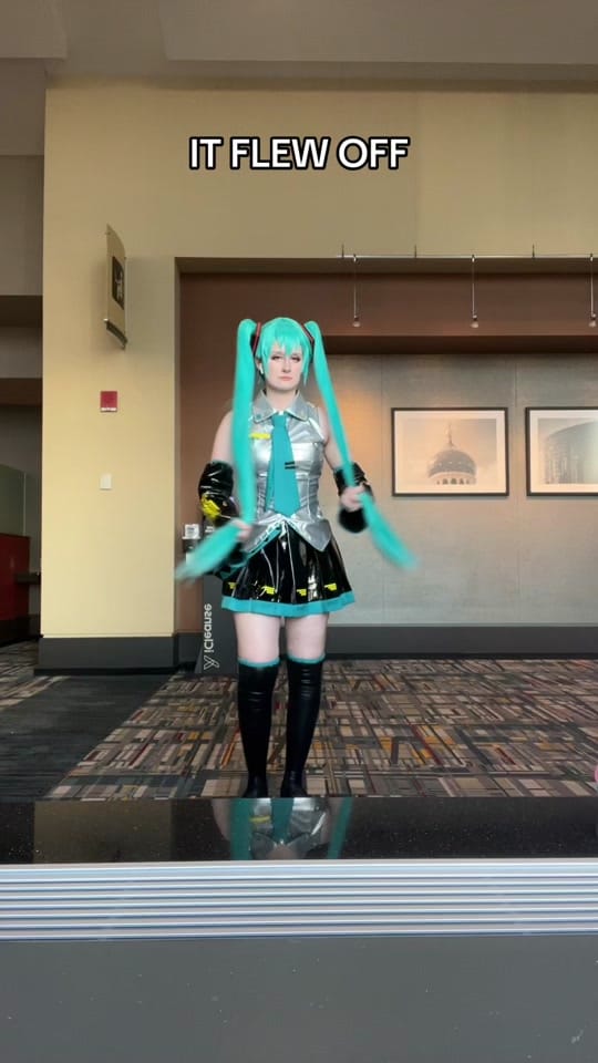 Post 2 by lovelinxox on TikTok (video)