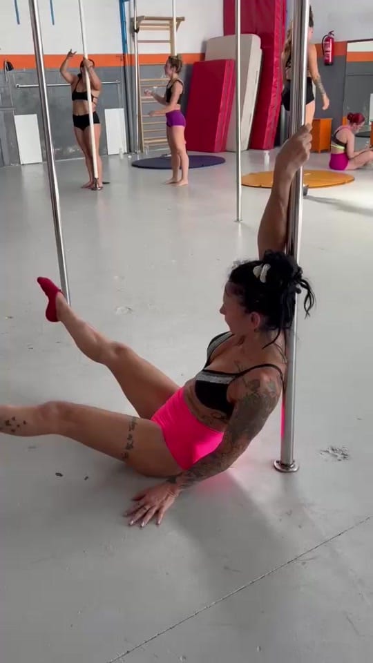 Post 1 by Tati_Love on TikTok (video)