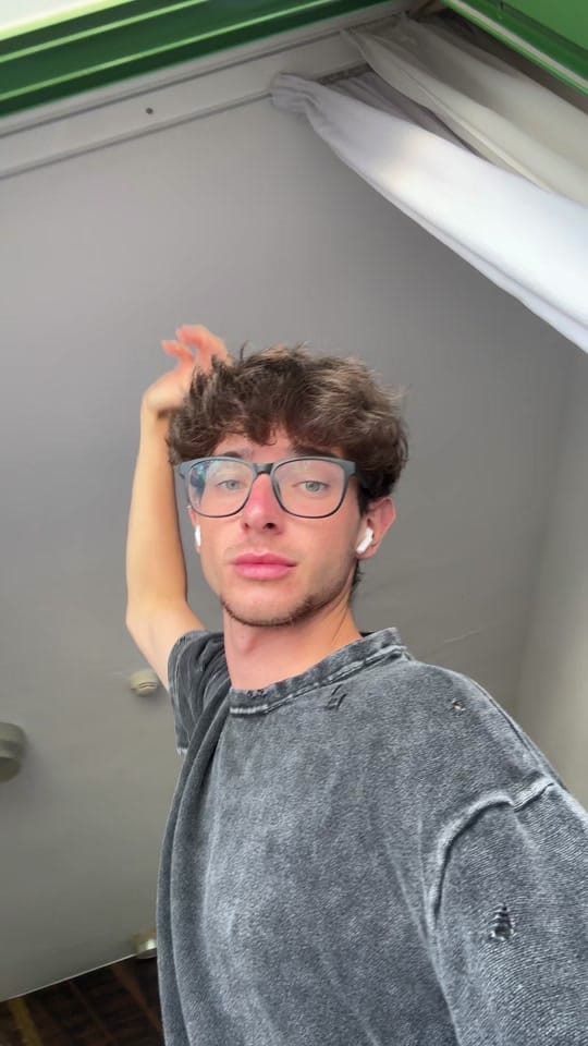Post 8 by non.ci.conosciamo on TikTok (video)