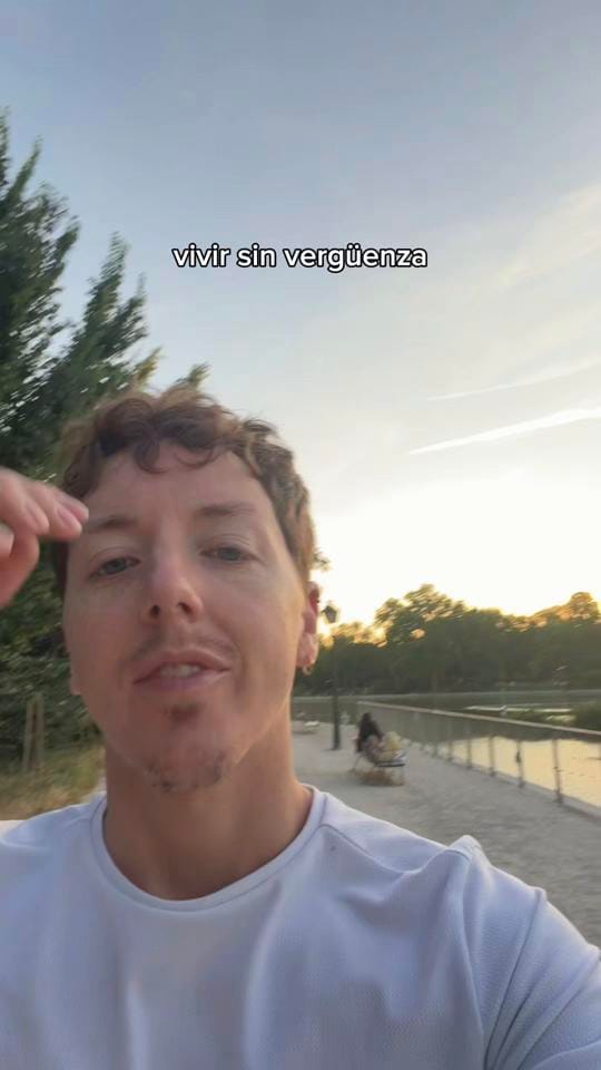 Post 1 by 𝐕𝐀𝐋𝐄𝐍𝐓𝐈𝐍 on TikTok (video)