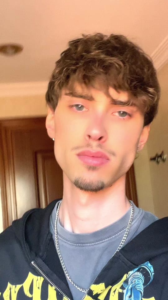 Post 2 by 𝓐𝓘𝓣𝓞𝓡🌙 on TikTok (video)