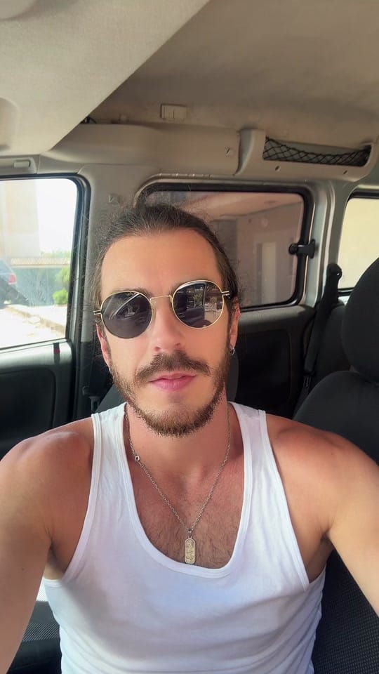 Post 2 by AxeL on TikTok (video)