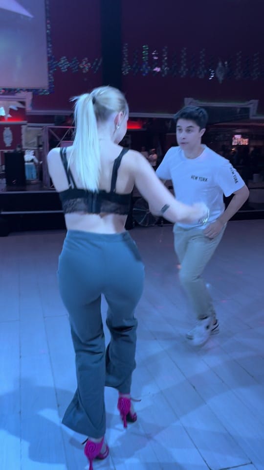 Post 2 by Alvaro y Ruth on TikTok (video)