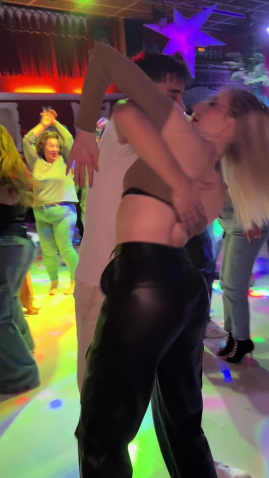 Post 6 by Alvaro y Ruth on TikTok (video)