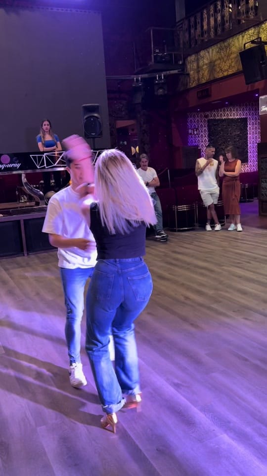 Post 4 by Alvaro y Ruth on TikTok (video)