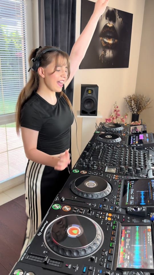 Post 8 by DJ Gabi on TikTok (video)