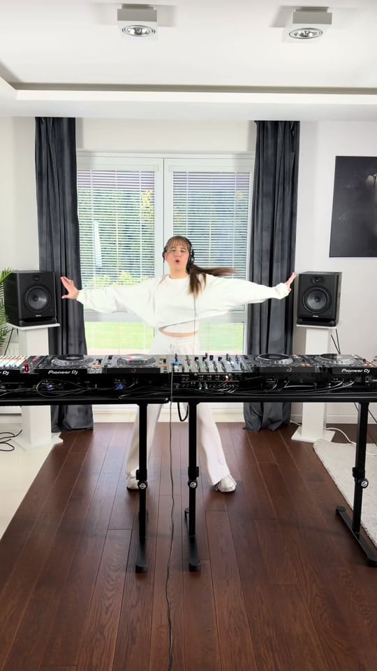 Post 6 by DJ Gabi on TikTok (video)