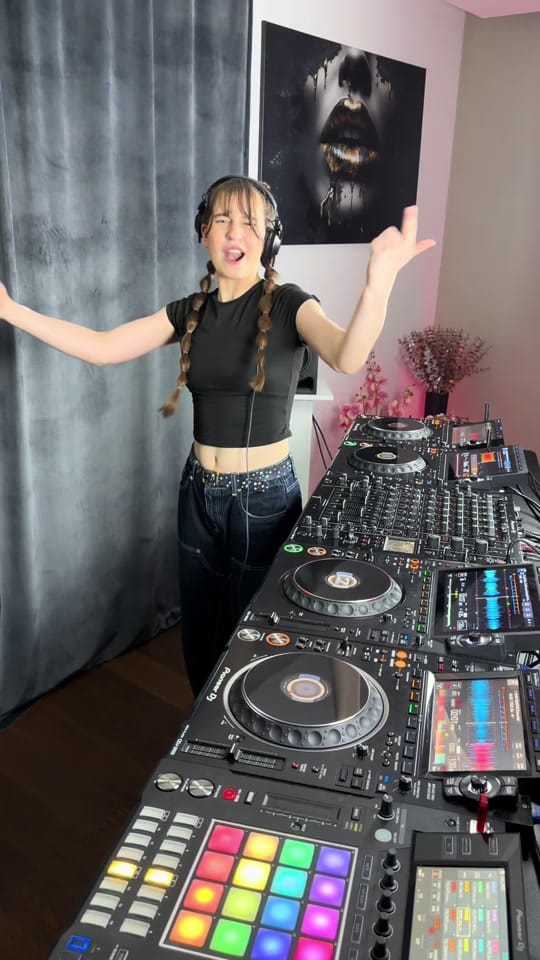Post 10 by DJ Gabi on TikTok (video)