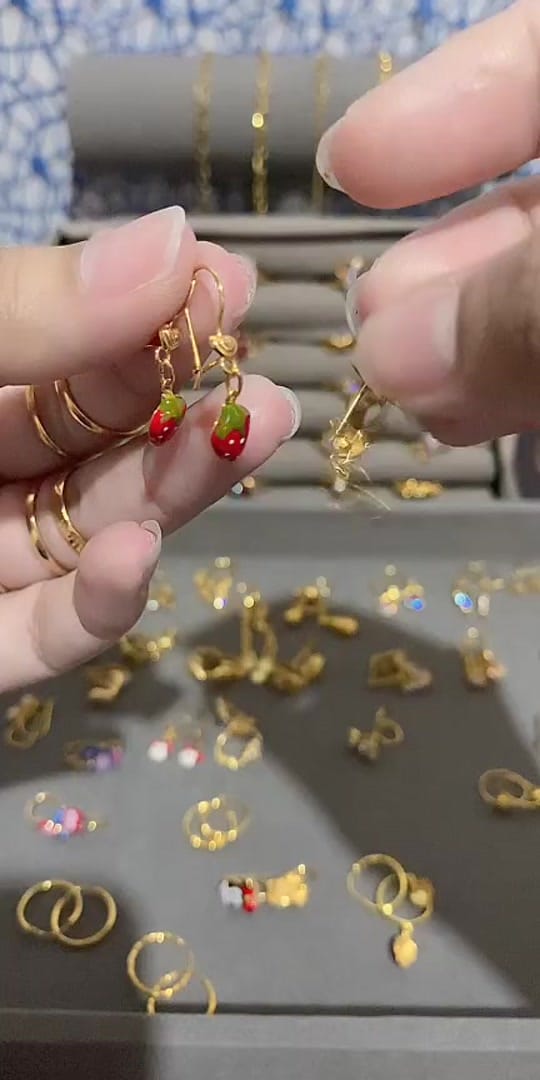 Post 6 by SJ Collection on TikTok (video)