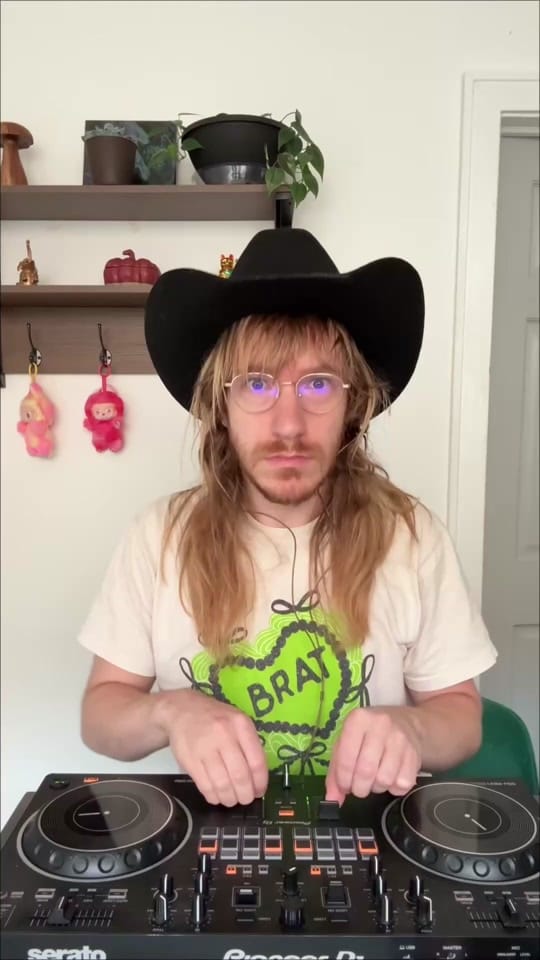 Post 5 by Airro | DJ • Mashups • Music on TikTok (video)