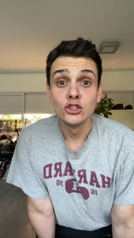 Post 1 by Teatropella on TikTok (video)