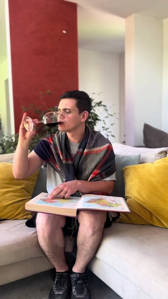 Post 5 by Teatropella on TikTok (video)