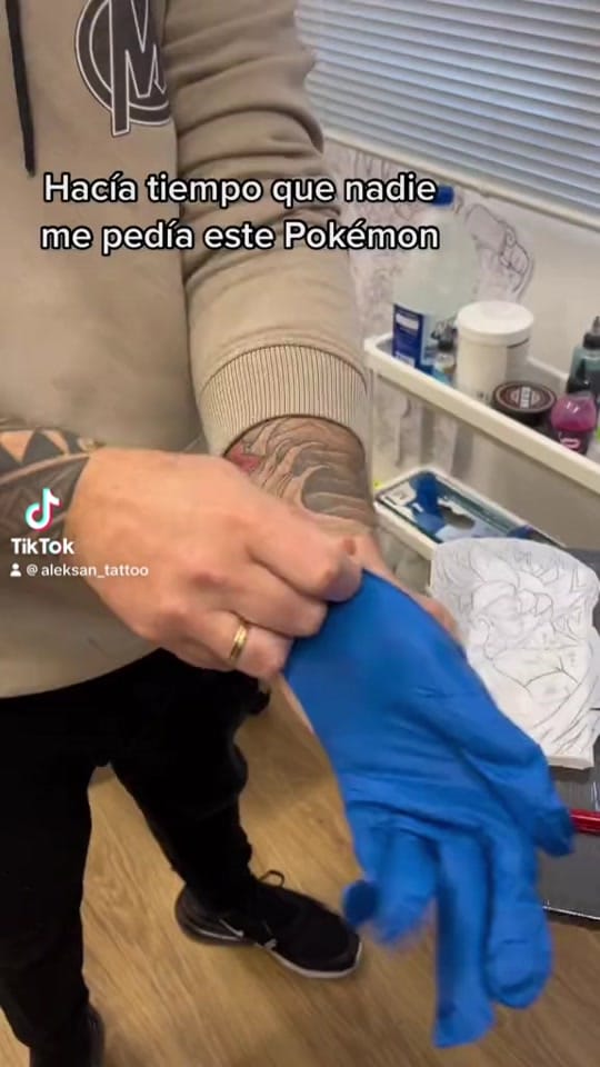 Post 10 by Aleksan Anime Tattoos on TikTok (video)