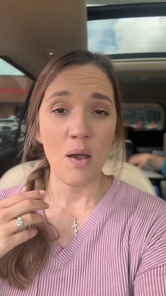 Post 1 by Kelly Alayna on TikTok (video)