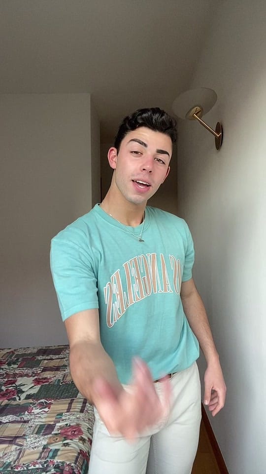 Post 4 by Pau Requena🌴 on TikTok (video)