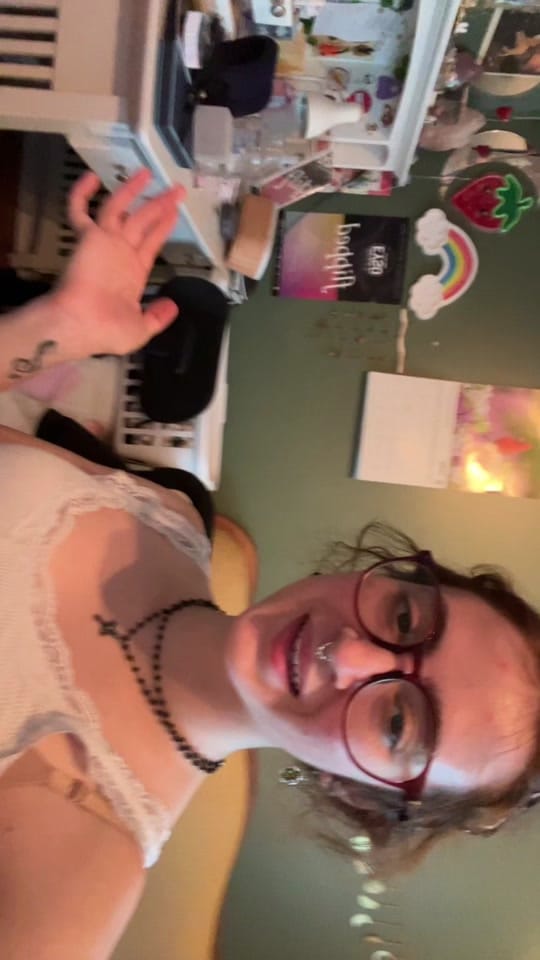 Post 3 by Kimi 🎻🌈🦓 on TikTok (video)