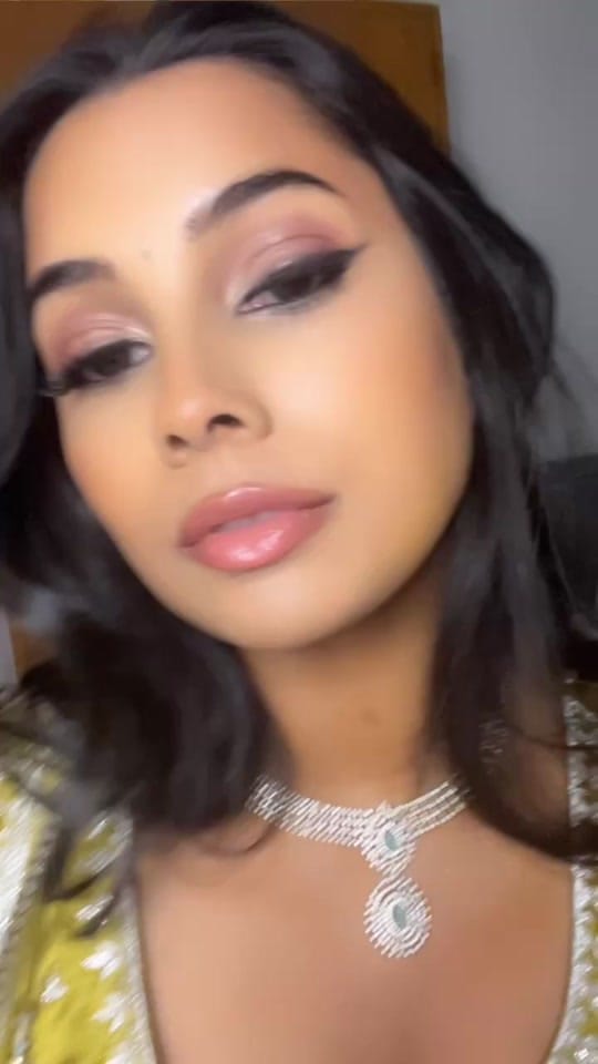 Post 6 by Sinthu on TikTok (video)
