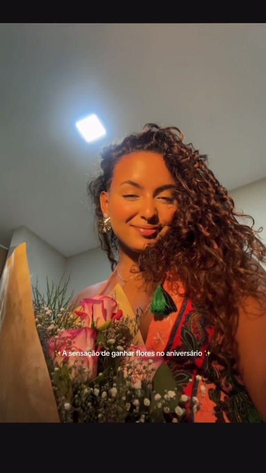 Post 1 by Vitoria Emanuelle on TikTok (video)