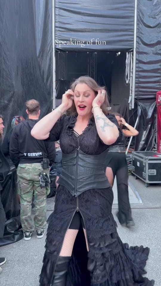 Post 1 by Floor Jansen on TikTok (video)