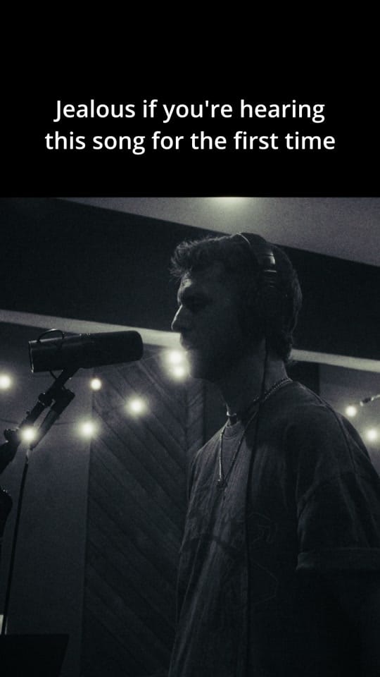 Post 1 by Velvet Chains on TikTok (video)