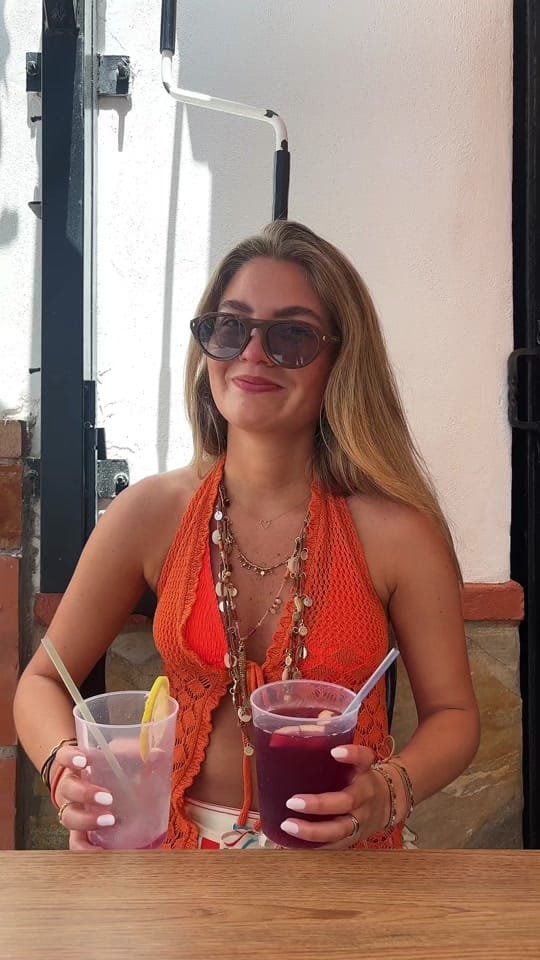 Post 3 by Lucia y Valeria on TikTok (video)